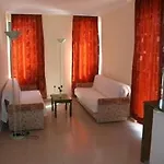 Elit Garden Apart Side